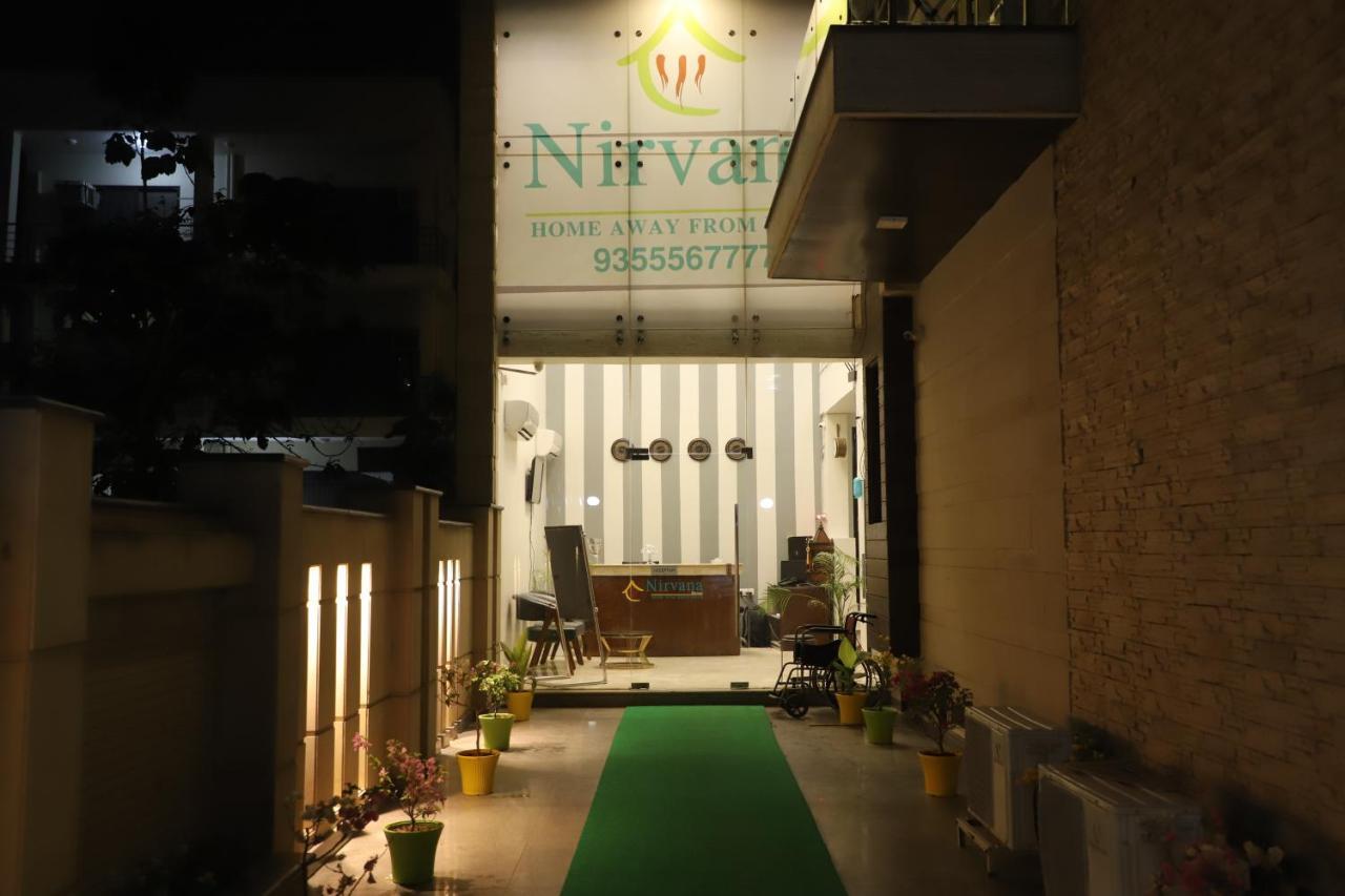 Nirvana Rooms Gurgaon Exterior photo